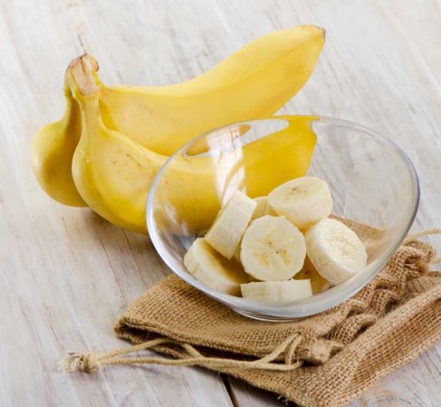 Las bananas son una excelente fuente de potasio, de gran ayuda si estás orinando con mucha frecuencia o sufres de calambres.