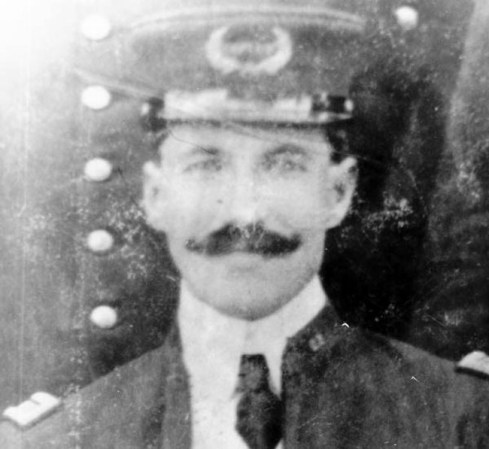 El capitán de la policía de Tampa Samuel J. Carter murió el 29 de mayo de 1905 mientras buscaba a un hombre que había amenazado a una mujer con una pistola. Su asesino, llamado Philander Knapp, salió de unos arbustos y lo mató de un disparo.
