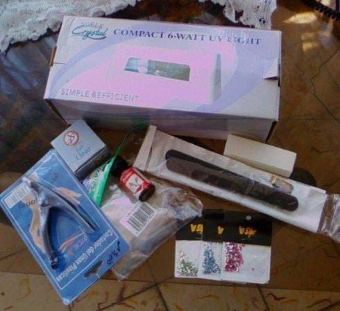 Vendo set para poner uñas postizas. Todo nuevo. 300 cuc.