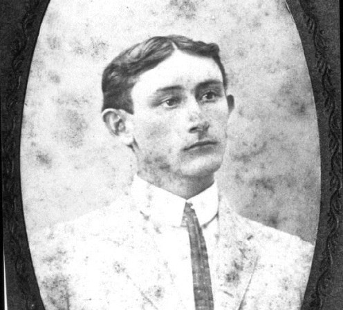 William L. Cox era el Marshal de la ciudad de Dania. Fue asesinado a tiros el 24 de agosto de 1914 por Gus Fears, quien previamente había matado a su esposa.