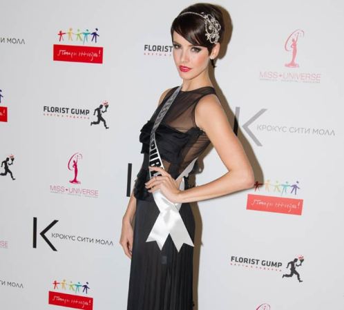 Las aspirantes a Miss Universo exhibieron modelitos de fantasía en Moscú, donde este 9 de noviembre se decidirá la ganadora.