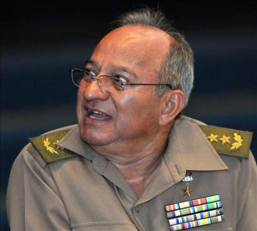 30 junio, 2013: El ministro de las Fuerzas Armadas Revolucionarias (FAR) de Cuba, Leopoldo Cintra Frías, recibió hoy en La Habana a la delegación militar de Corea del Norte. encabezada por el jefe del Estado Mayor General del Ejército Popular, Kim Kyok Sik, informó la televisión estatal.