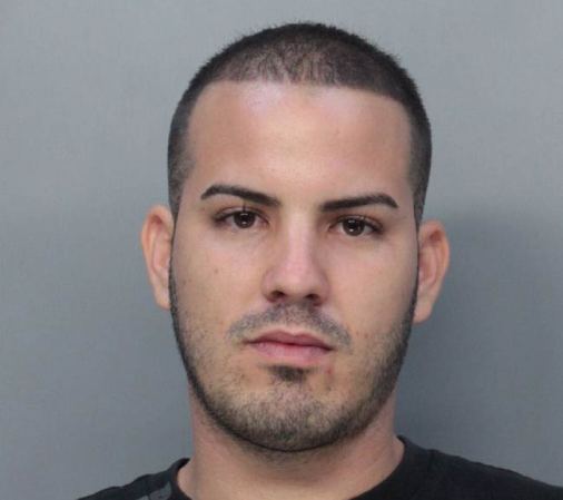 Angel Sánchez fue arrestado el 10/02/2013 en la región de Miami, Florida, acusado de:<br /><br />Driving while license suspended<br /><br />Drivers License-False Display<br />