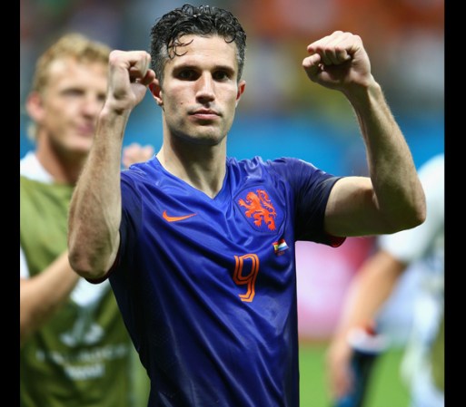Robin van Persie: Este jugador de los países bajos aparte de matar a las mujeres con su mirada… las derrite con su abdomen de lavadero.