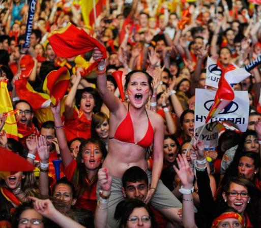 España celebra su histórico triunfo en la copa UEFA EURO 2012