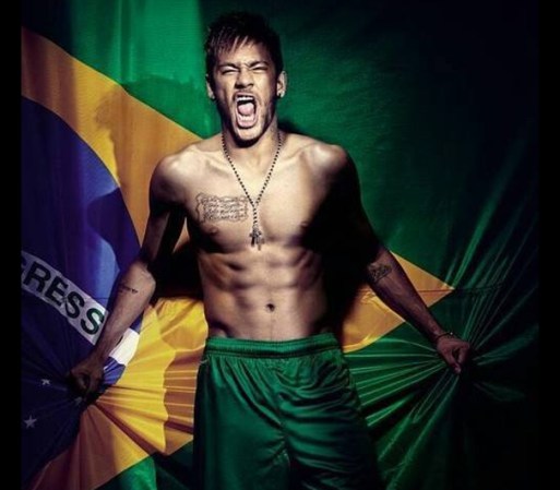 Neymar da Silva Santos: Este brasileño a pesar de no ser tan guapo como otros… ahora sí que “cuerpo mata carita”.