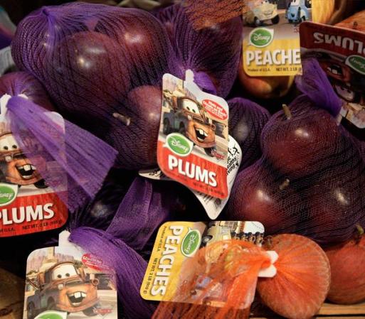 Eso quiere decir que los chicos que vean dibujos animados un sábado por la mañana en la cadena ABC de la compañía ya no verán comerciales de restaurantes de comida rápida ni de cereales azucarados que no cumplan con los estándares nutricionales de Disney.