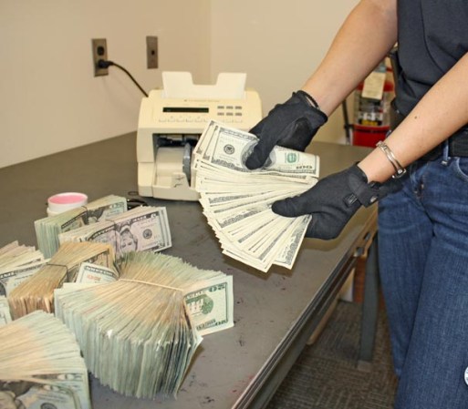 Aquí más fotos de los insólitos trucos del contrabando de dinero.