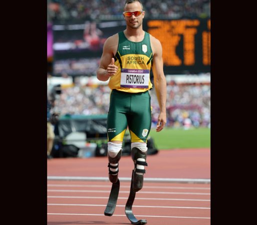 Oscar Pistorius, de Sur Africa, hizo historia con sus prótesis. Se convirtió en el primer atleta discapacitado de la historia en participar en unos Juegos Olímpicos. Oscar nació sin peronés y luchó por conseguir los permisos para competir.