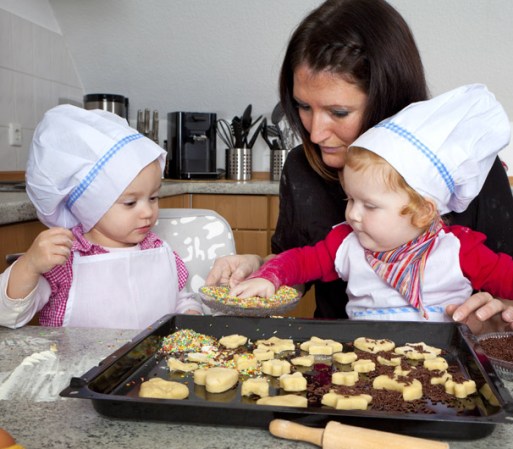 Cocinera: Que las recetas de la abuelita no se queden en tu casa, puedes empezar a hacer comidas pequeñas, pasteles y todo tipo de postres. Trabaja en tu propia casa y gana muy buen dinerito.