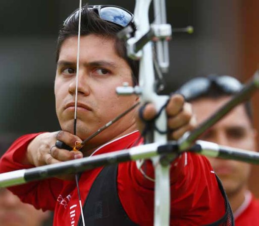 DIA 1: Los arqueros mexicanos han tenido un buen desempeño en estos Juegos Olímpicos. Aquí vemos a Juan Serrano Gutiérrez compitiendo contra Italia en la semi final.