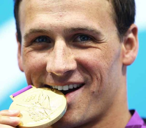 DIA 1: Ryan Lochte, de United States, saborea su victoria en Natación.