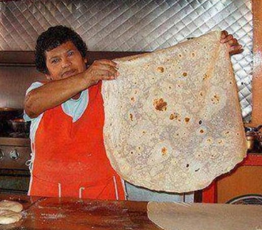 Y las verdaderas tortillas son hechas por mujeres como esta…