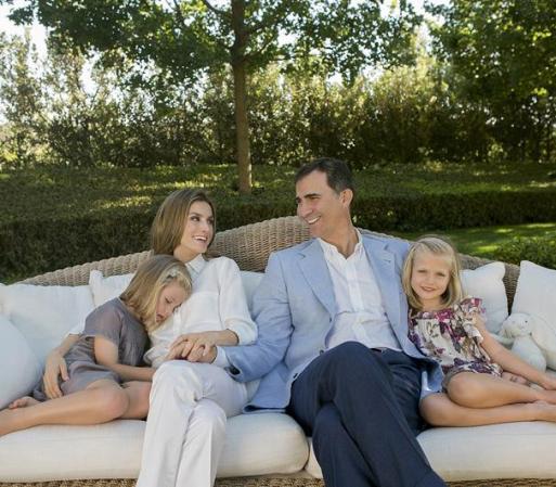 MADRID, SPAIN - SEPTEMBER 15: In this handout photo provided by the Royal Press Department, Princess Letizia of Spain, Prince Felipe of Spain and their children, Princesses Leonor and Sofia pose at Zarzuela Palace on September 15, 2012 in Madrid, Spain. Princess Letizia of Spain celebrates her 40th birthday today. (Photo by Cristina Garc�a Rodero/Royal Press Department via Getty Images)
