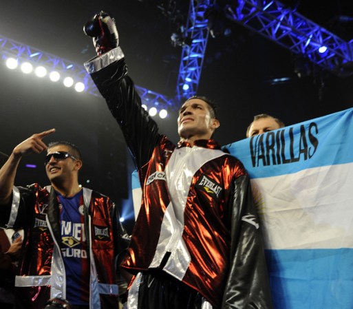 Sin embargo, Martínez terminó ganando por decisión unánime para recuperar el título del peso mediano del Consejo Mundial de Boxeo.