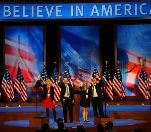 Los ensayos para que pasen al frente Romney y Ryan, y sus respectivas esposas, ya se realizaron.