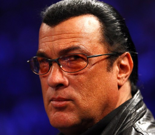 El actor Steven Seagal también estuvo presente en la esperada pelea.