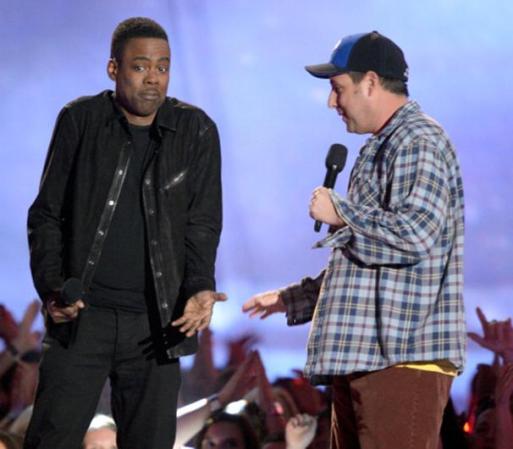 Chris Rock y Adam Sandler hicieron reír al mundo con sus insólitos diálogos en los 2013 MTV Movie Awards.