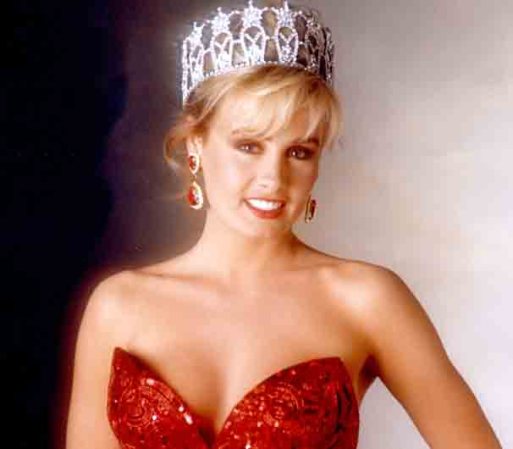 Miss USA 1991 – Kelli McCarty.
