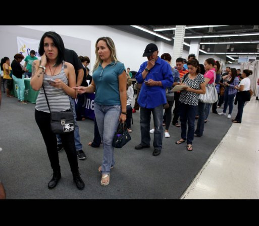 MARZO 31, 2014: Millones de personas se reunieron en centros de ayuda para inscribirse a un plan de salud para cumplir con el plazo del 31 de marzo.