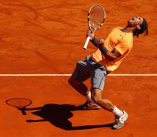 LUNES 23 DE ABRIL: El tenista español Rafael Nada celebra este domingo un punto decisivo durante el Masters de Montecarlo, que se celebra en Mónaco.