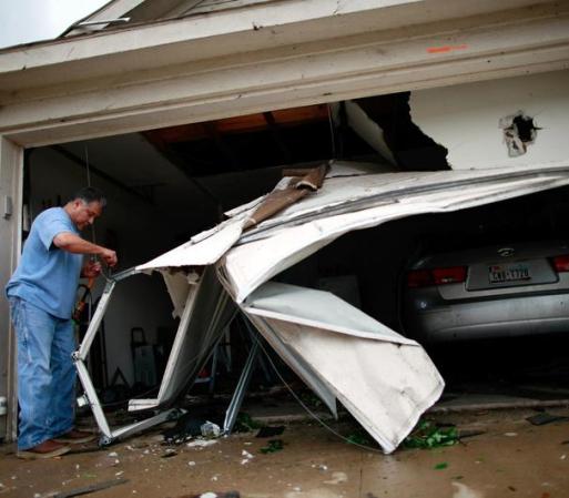 Los tornados azotaron casas de la zona, que quedaron gravemente afectadas, y dejaron imágenes de impacto.