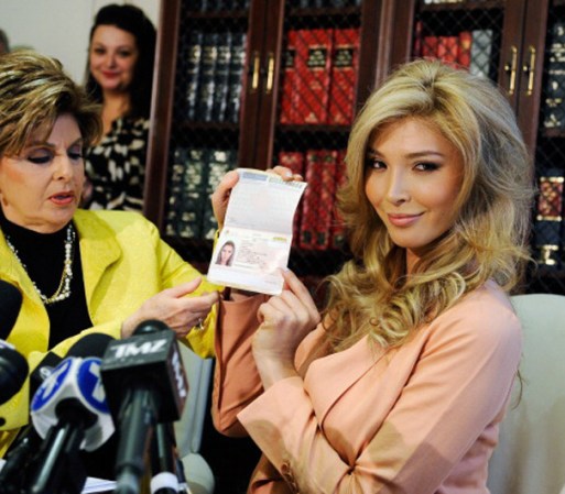 Una mujer de bandera: Jenna Talackova. Jenna fue suspendida de Miss Universo Canada porque nació hombre.