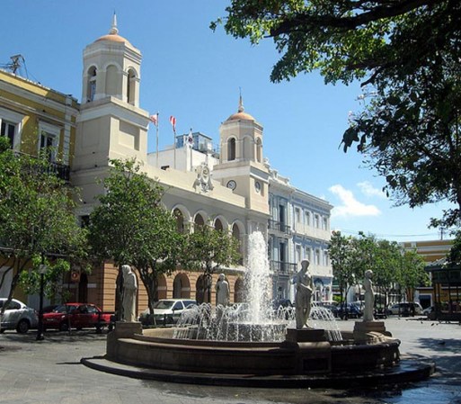 Plaza de las armas: una de las principales plazas de San Juan, capital de Puerto Rico. Se encuentra en la calle San José en el Viejo San Juan, y fue diseñado para servir como la plaza principal original para la ciudad.