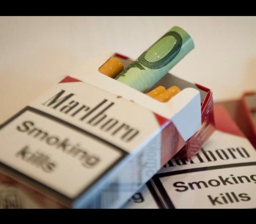 O los fumadores compulsivos, dentro de las cajetillas de cigarros.