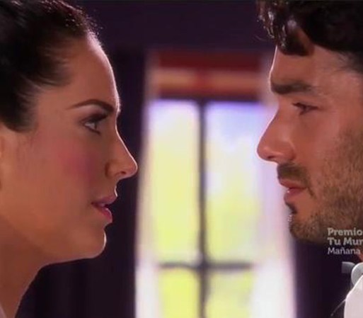 Santiago entra al cuarto donde está Amanda. Le confiesa que está enamorado de ella y le dice que necesita conocer su plan, que de lo contrario dirá la verdad. Inés los descubre.