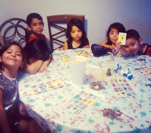Las noches en familia jugando a la lotería.