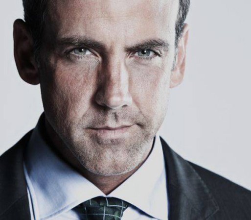 Carlos Ponce es Humberto Cano, hombre atractivo, frío y calculador. Exitoso abogado del exclusivo bufete Cano Robledo. En busca de una mujer perfecta, conoce a Amanda sabe que ella es la indicada para sus planes futuros.