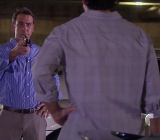 Humberto se ve con Ricardo y lo mata después de que éste le cuenta lo ocurrido con Paula.