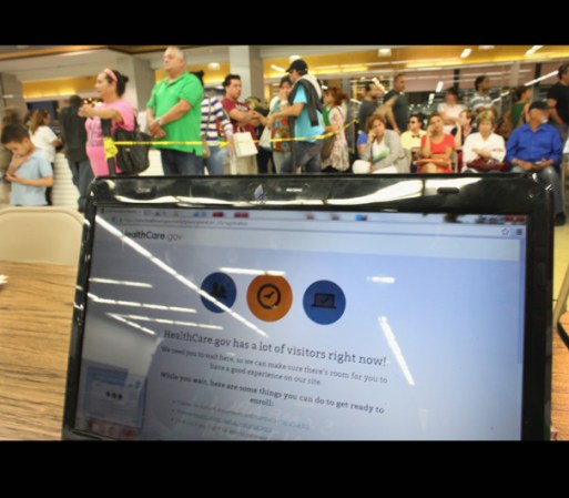 Un segundo problema técnico ocurrido este lunes evitó de momento que los estadounidenses pudieran inscribirse a último minuto a Obamacare por medio de la página web.