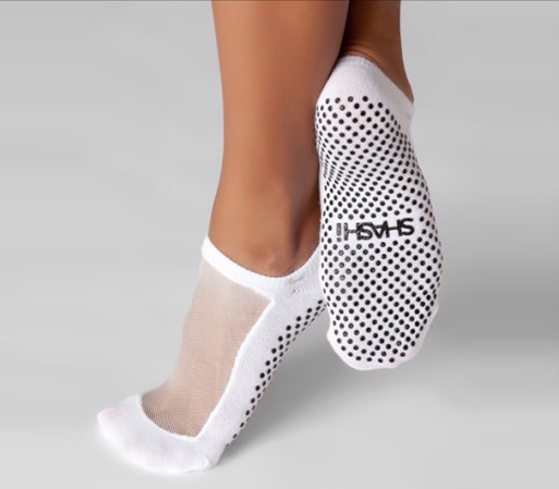 Calcetines frescos, ajustados y con antiderrapante.<br />Disponible en shashionline.com , $ 15 .