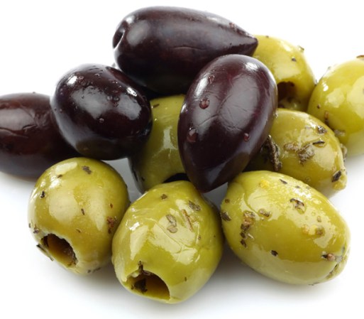 ACEITUNAS: Tienen todos los aminoácidos esenciales equilibrados y una importante cantidad de minerales como el calcio y el hierro y vitaminas como la provitamina A, vitamina C y la tiamina. ¡Te ayudarán a mantenerte sana!