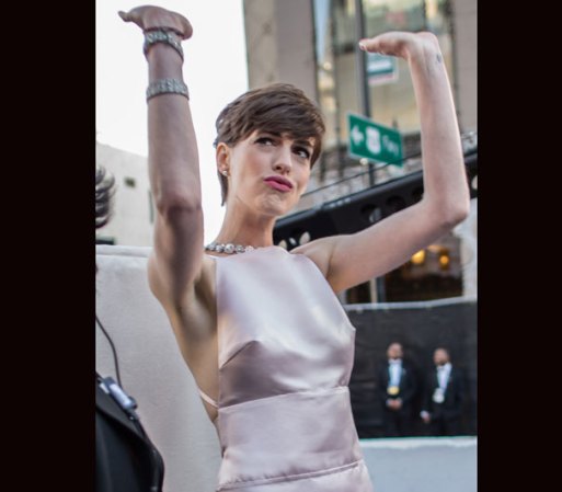 Anne Hathaway se convirtió en el centro de la polémica desde que había llegado a la premiación.