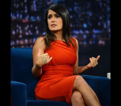 Aquí parece decir: "No entiendo porque dicen que me case por interés."