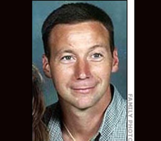 Kim Camm y sus dos hijos, Jill, de 5 y Brad de 7 años, fueron asesinados a tiros en su casa en New Albany, Indiana. Habían llegado justo a partir de una clase de natación. La mujer recibió disparos en la cabeza, el niño en el pecho. David Camm, dijo que los encontró sin vida cuando regresó de un partido de baloncesto con sus amigos. Fue acusado de homicidio premeditado. Se comprobó que la niña fue abusada sexualmente antes de morir.