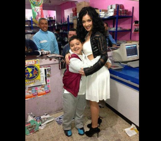 Hasta los niños la recibieron con abrazos.