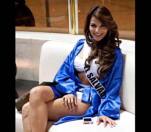 Alba Delgado es la portadora del título Miss El Salvador 2013.