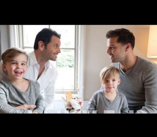 Ricky Martin dejó a muchos con la boca abierta, pues después de mantener a su pareja e hijos bajo un manto de discreción, decidió posar con todos para la revista Vanity Fair.