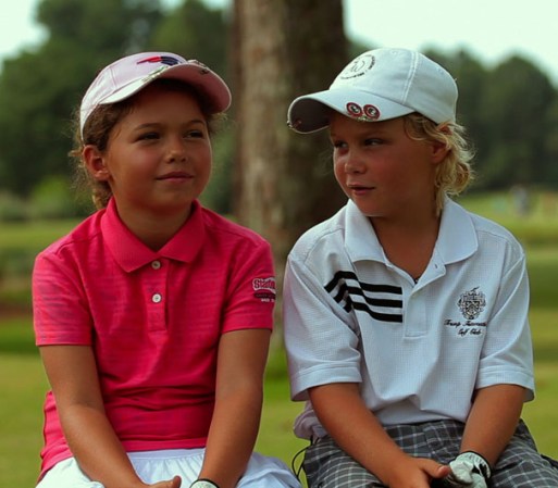 "The short game" ofrece nueve historias breves pero que reproducen un gran mandato: salir campeón mundial de golf ¡a los 7 años! <br /> Mira el trailer en: YouTube