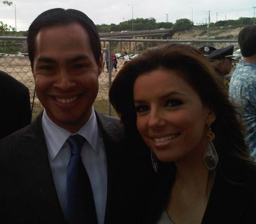 Eva nunca pasa desapercibida. Como ex de Tony Parker, de los Spurs de San Antonio no perdió oportunidad de fotografiarse con el Alcalde de esa ciudad, Joaquín Castro.