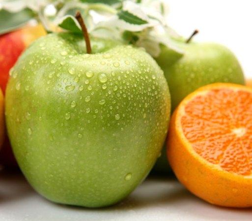 FRUTAS: Estos alimentos son ideales para combatir los dolores del período menstrual. Te recomendamos que consumas naranja, ciruela, pera, pepino y zanahoria.