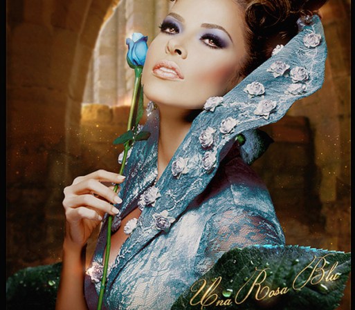 El 2007 fue un año especial para la carrera de Gloria Trevi, pues gracias a su álbum "Una rosa blu" pudo recuperar los primeros lugares de popularidad con la canción "Cinco minutos".