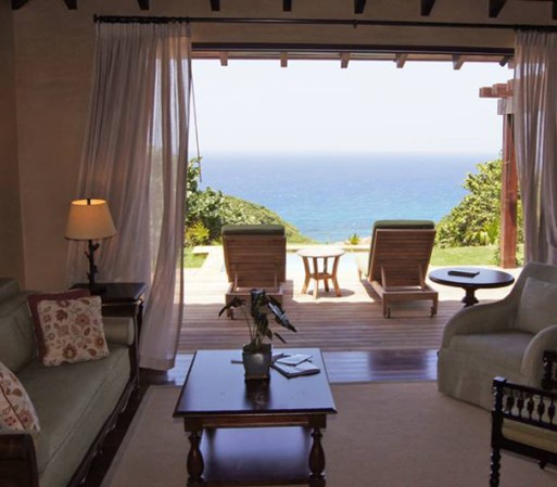 Relajante y renovador resulta la experiencia en Royal Isabela Golf Resort, con un masaje en la habitación y vista infinita del océano Atlántico.