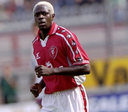 Ibrahim Ba, ex jugador de fútbol francés. Es de Senegal, pero su familia se mudó a Francia cuando él era apenas un niño. Mantuvo la doble nacionalidad.