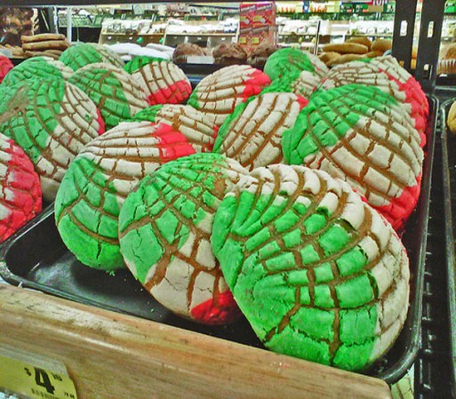 Septiembre es el mes de la Patria y ¡hasta el tradicional pan de frutas se engalana con los colores nacionales!