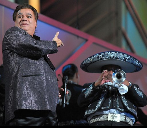 De inmediato logra posicionar en el primer lugar de popularidad el tema No tengo dinero. La versión instrumental, con la Orquesta Sinfónica de Londres, en Inglaterra, vendió un millón de copias.